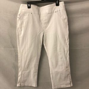 VERY NICE LADIES CAPRI PANTS!!